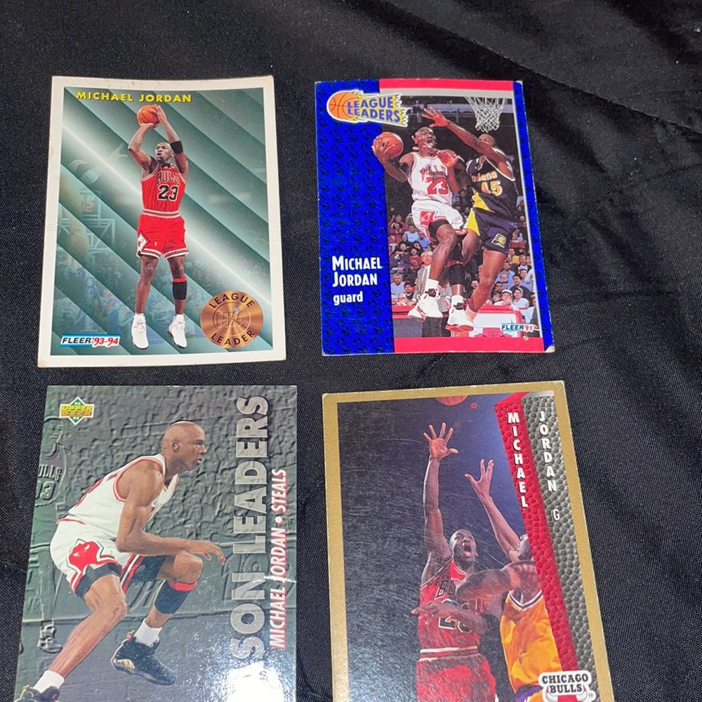 🔥Sale🔥lot of 4 MJ Basketball Collectors Cards in excellent condition..